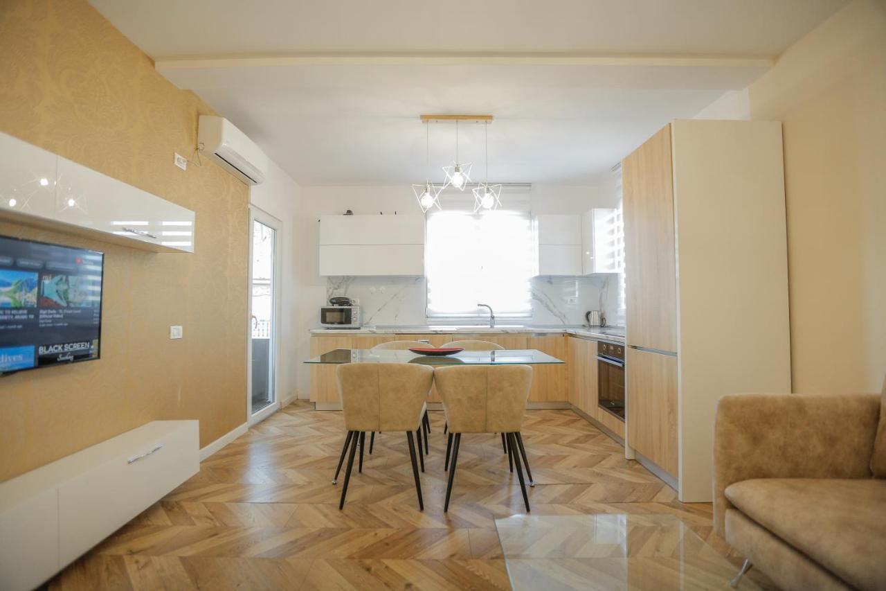Miku Apartments-Luxury City View At Wilson Square Tirana Exterior photo