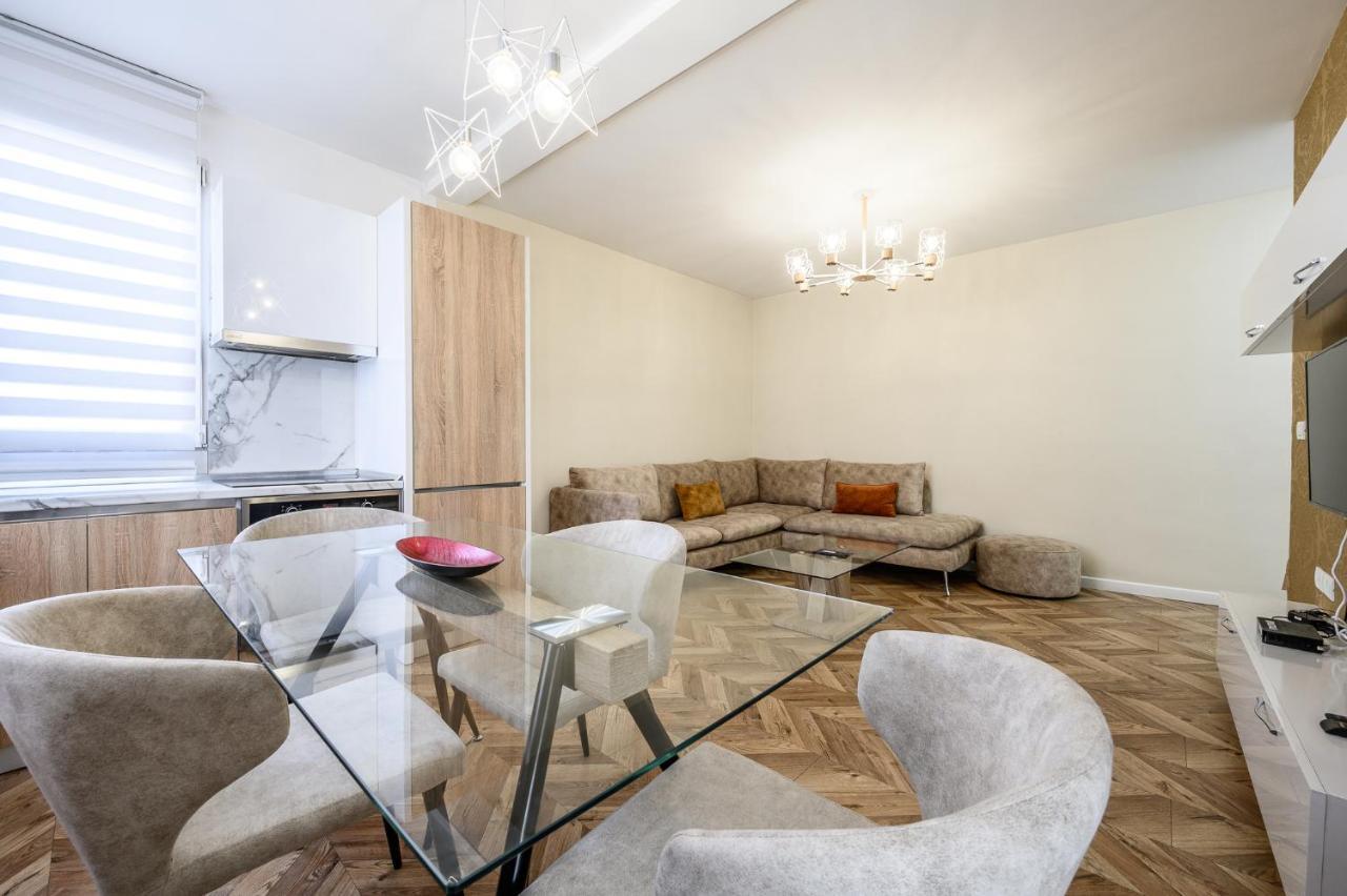 Miku Apartments-Luxury City View At Wilson Square Tirana Exterior photo