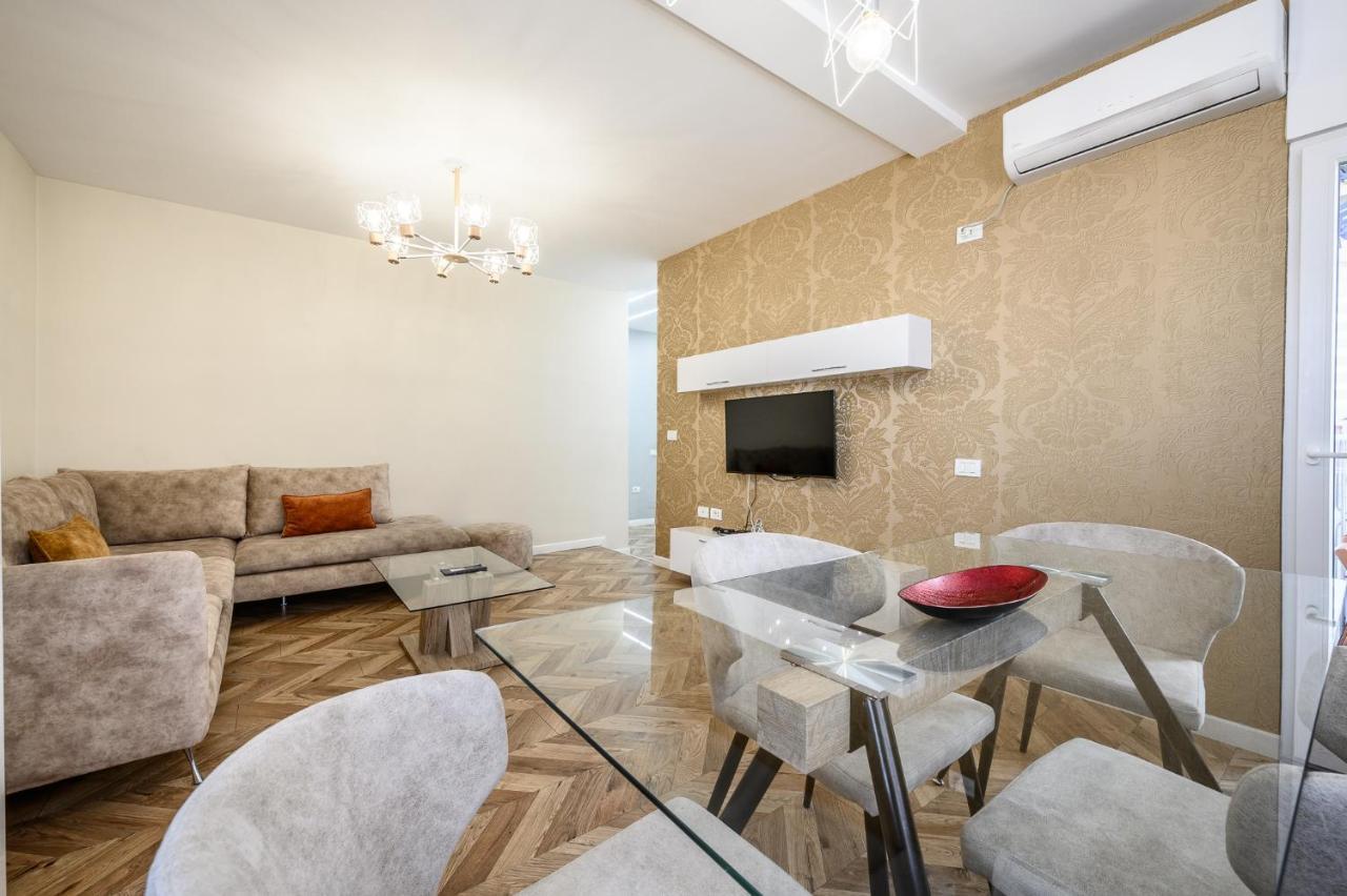 Miku Apartments-Luxury City View At Wilson Square Tirana Exterior photo