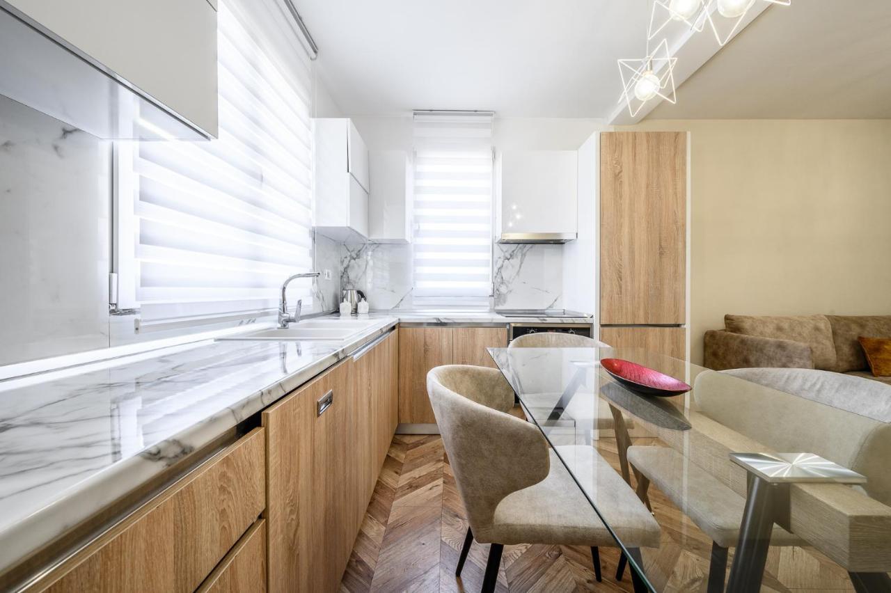 Miku Apartments-Luxury City View At Wilson Square Tirana Exterior photo