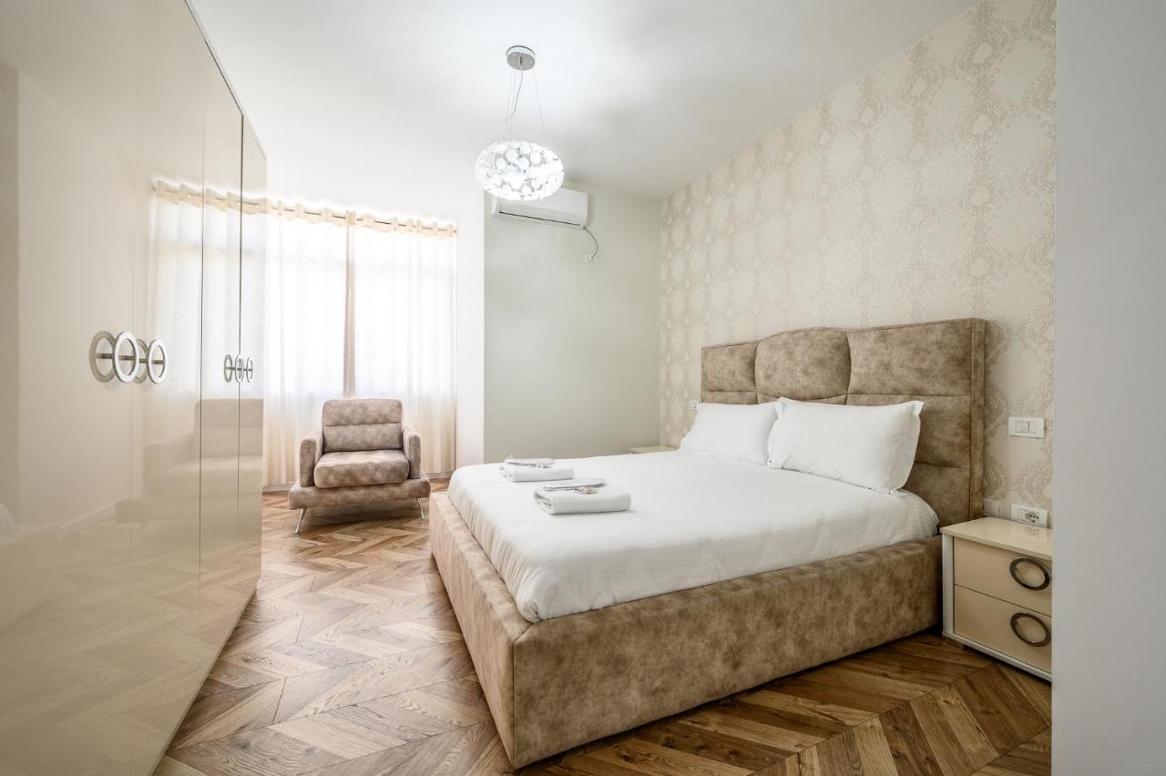 Miku Apartments-Luxury City View At Wilson Square Tirana Exterior photo