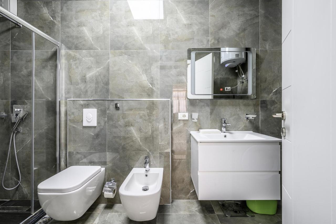 Miku Apartments-Luxury City View At Wilson Square Tirana Exterior photo