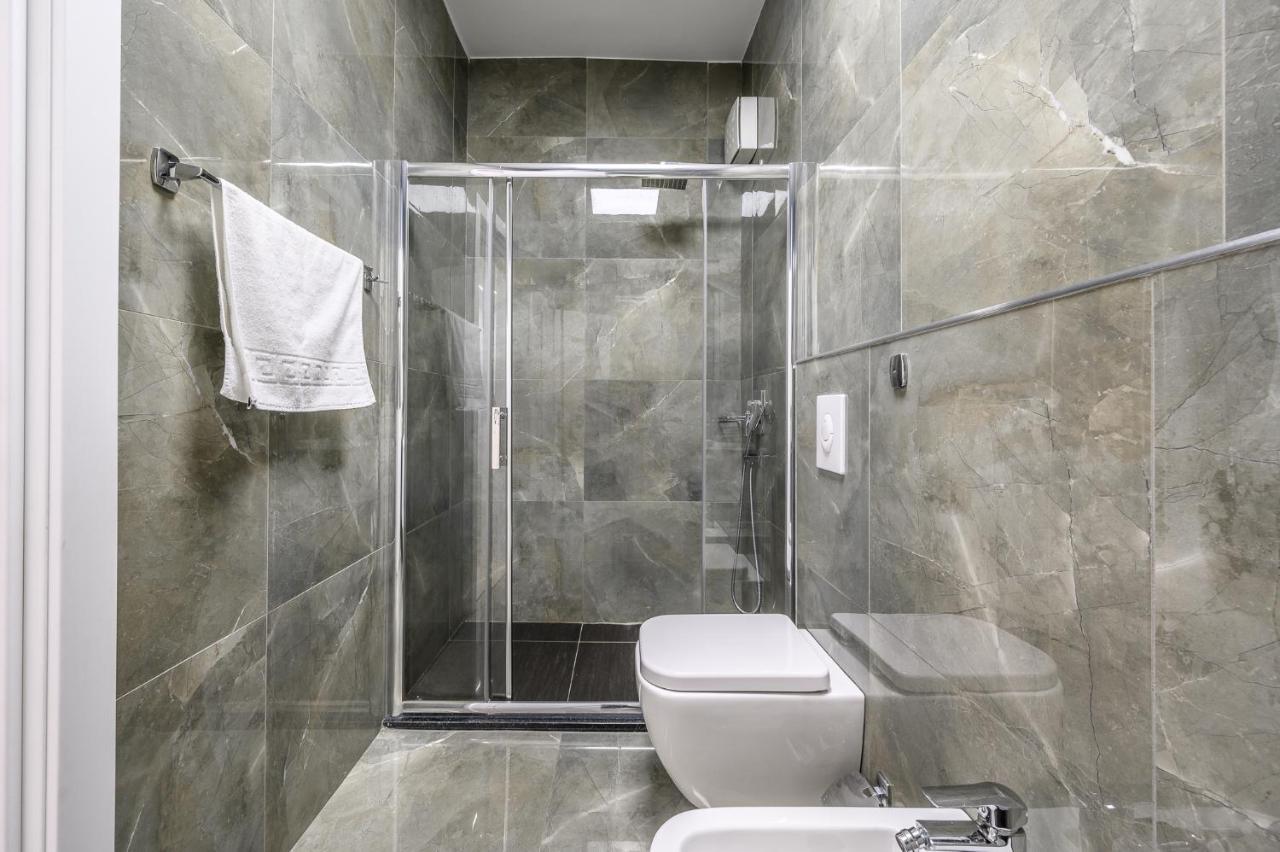 Miku Apartments-Luxury City View At Wilson Square Tirana Exterior photo