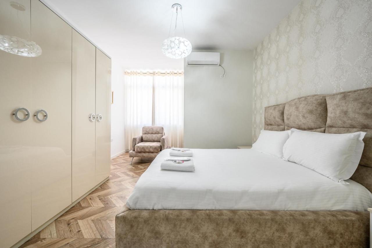 Miku Apartments-Luxury City View At Wilson Square Tirana Exterior photo