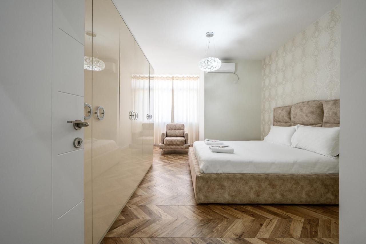 Miku Apartments-Luxury City View At Wilson Square Tirana Exterior photo